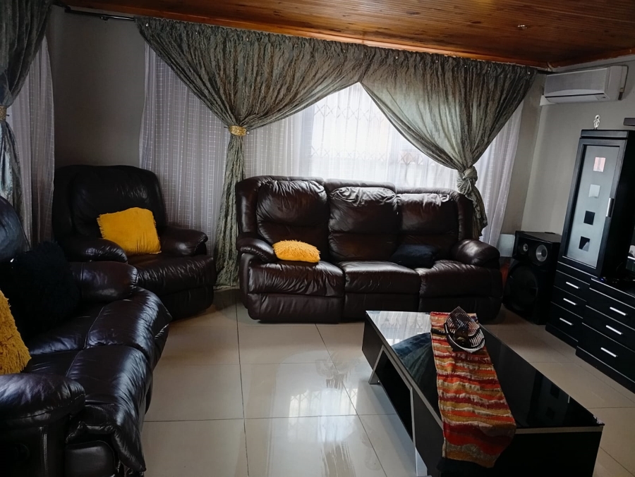 3 Bedroom Property for Sale in Ilitha Park Western Cape